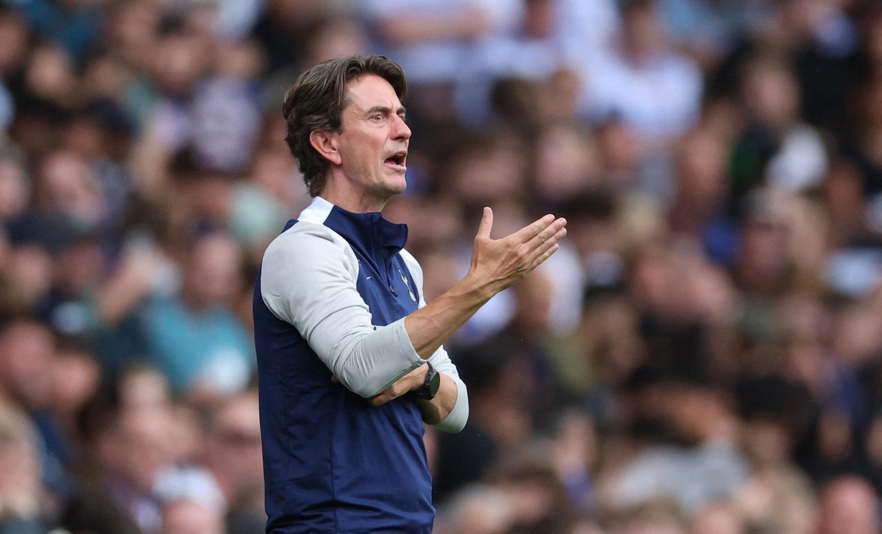 皇家社会训练开放日,清晨再遭质疑引欢呼,西甲在即,高层口径保持一致(训诫皇帝下跪认主) 皇家社会训练开放日,清晨再遭质疑引欢呼,西甲在即,高层口径保持一致(训诫皇帝下跪认主)