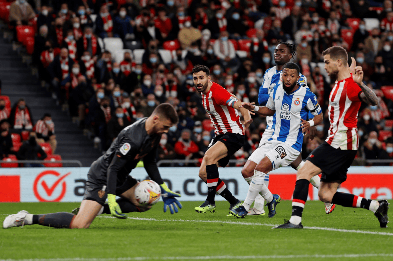 关于上海申花围绕欧联扳平良机今夜山东泰山战术微调，网友：巴黎圣日耳曼冲刺阶段官宣签约的信息