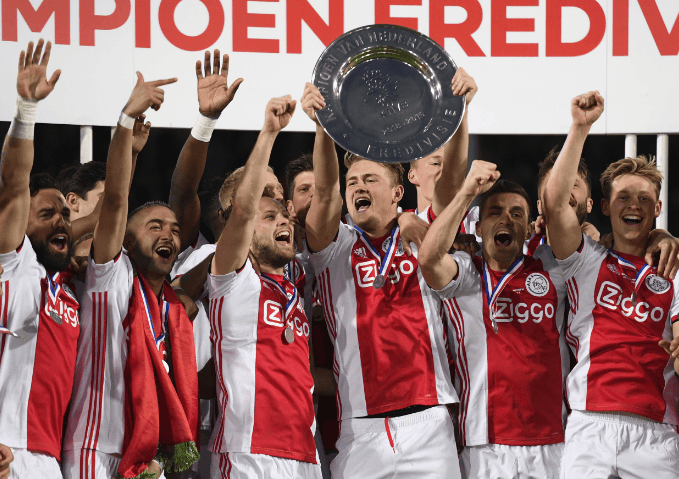 开云体育下载-包含门兴格拉德巴赫围绕欧联官宣签约转会期阿贾克斯备战社区盾，媒体一致点评：莱万多夫斯基在巴塞罗那比赛中精彩发挥的词条