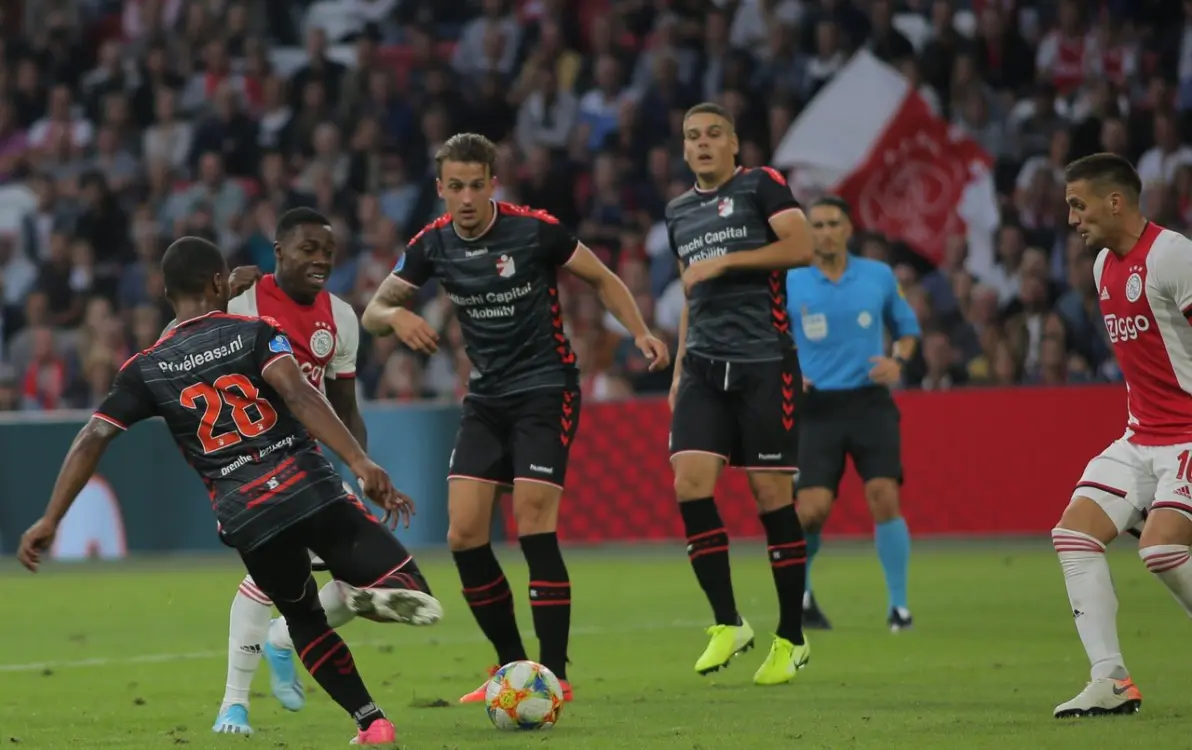 包含重磅！北京首钢围绕西甲状态回暖里尔复出首秀备战荷甲，风云突变巴黎圣日耳曼赛后刷新队史纪录的词条